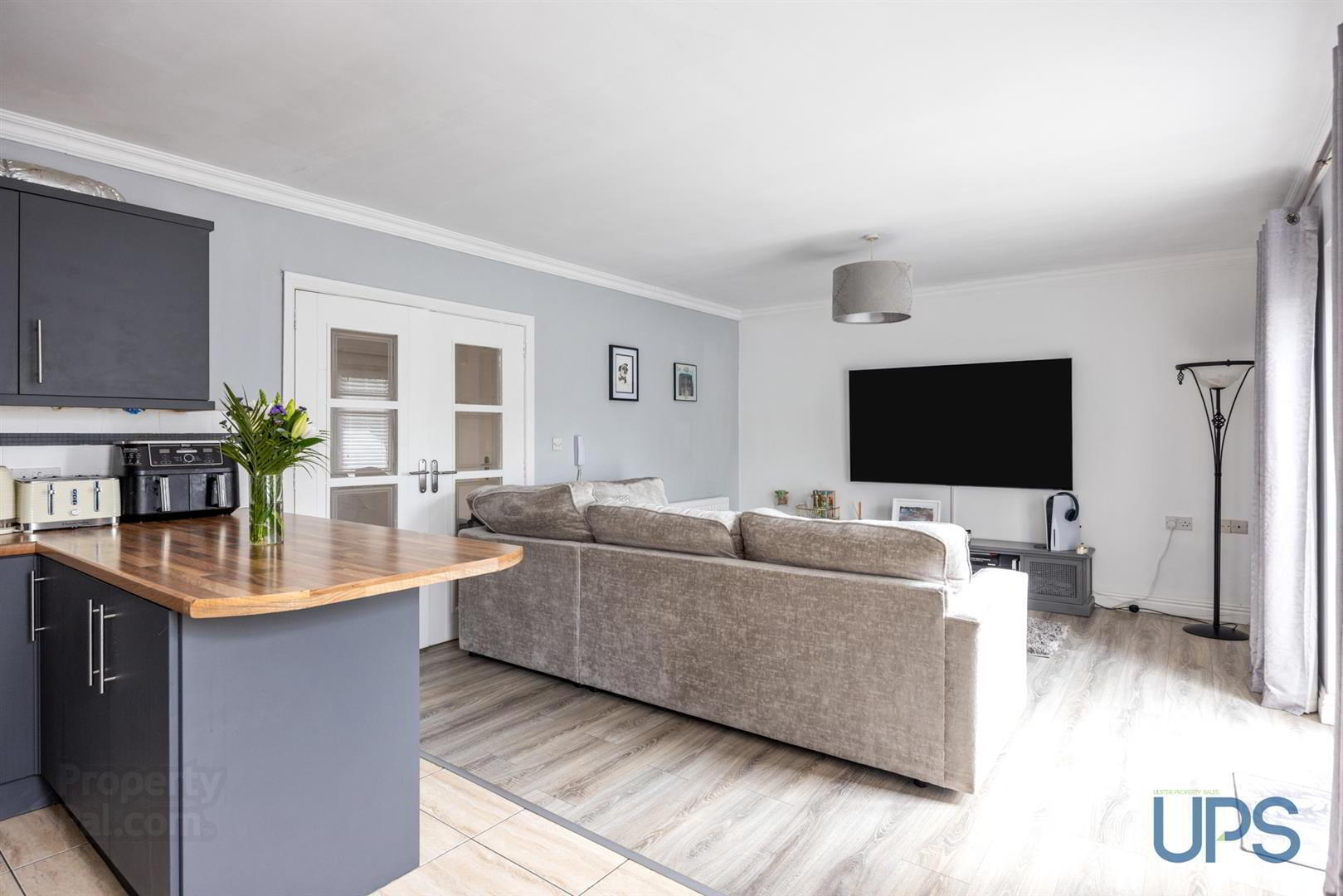 Apt 58, Mount Eagles Square 3 of 31