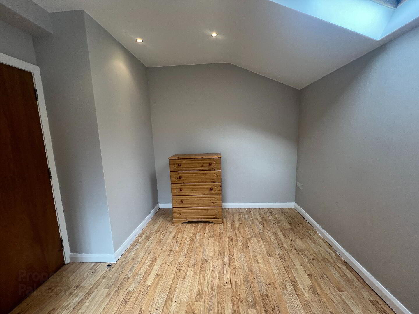 Unit 2, 36 Cliftonville Avenue 5 of 12