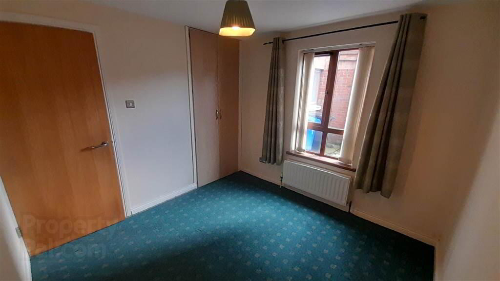 Apt 2 43, Suffolk Road 3 of 8