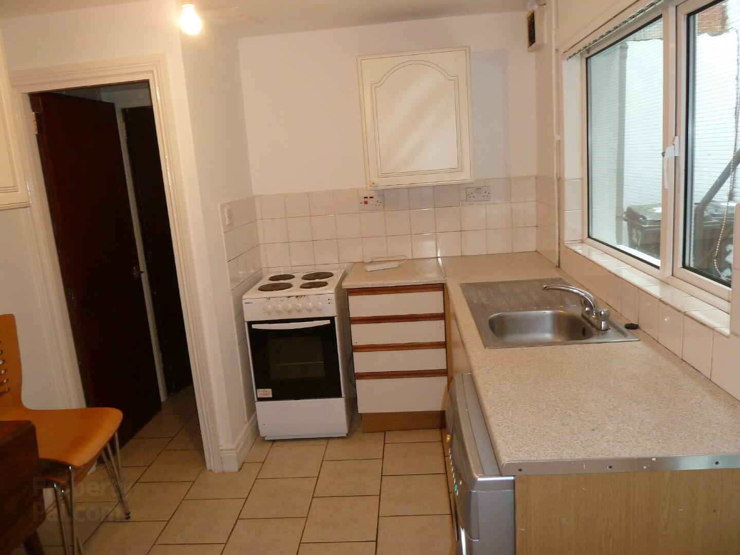 Unit 1, 27 Cameron St 5 of 14