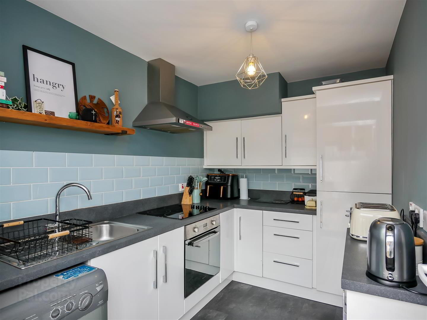 18 Beaufort Avenue 7 of 15