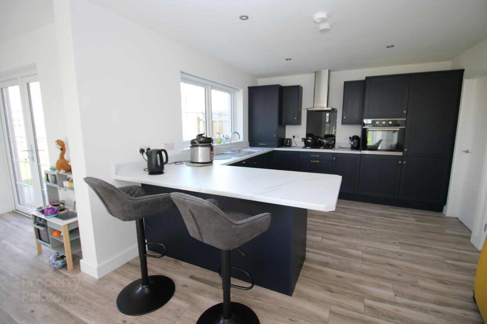 44 Bashford Park Road 3 of 11