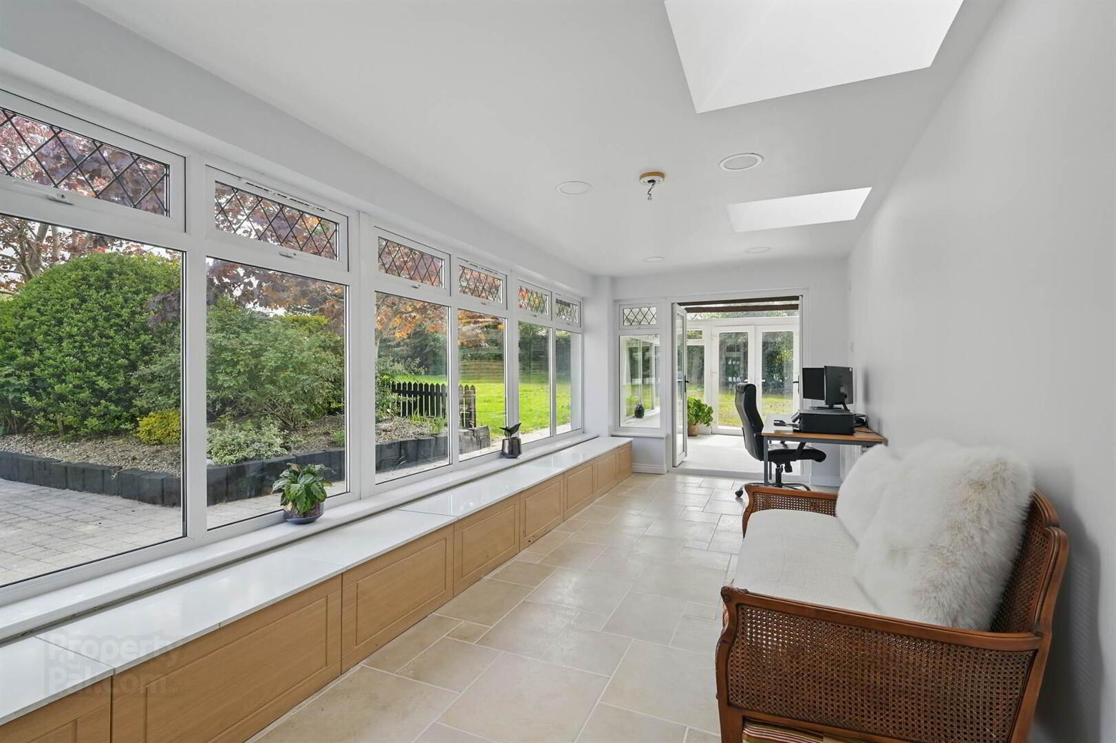 52 Markethill Road 9 of 33