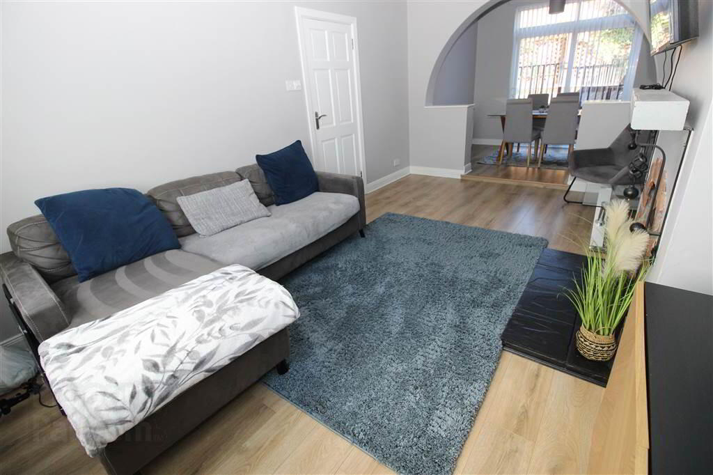 30 Castlemore Avenue 3 of 16