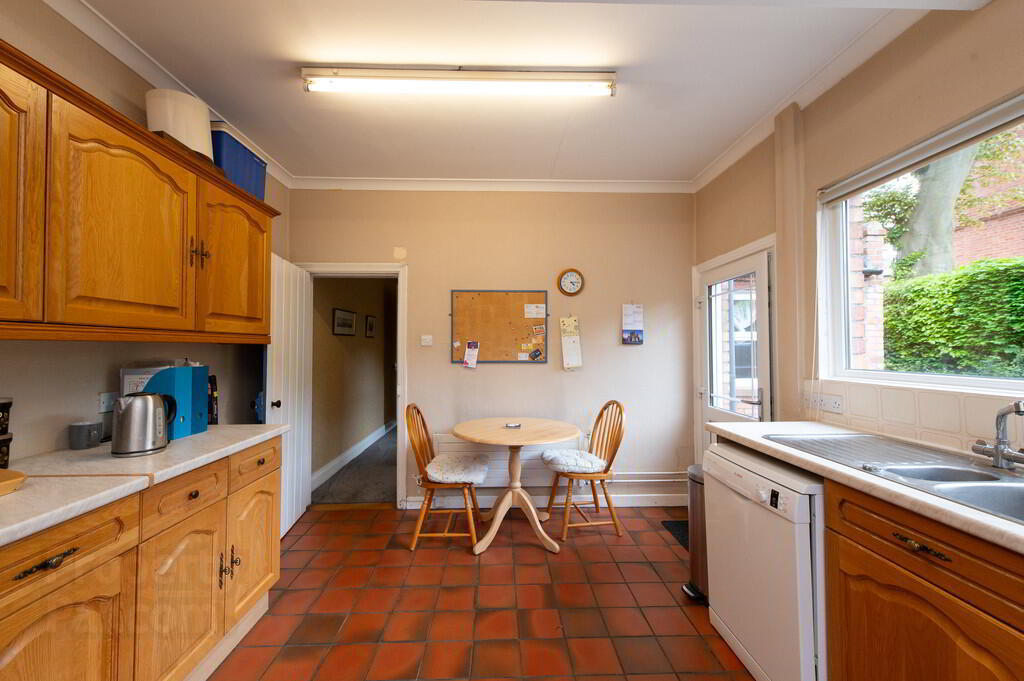 16 Downview Avenue 7 of 31