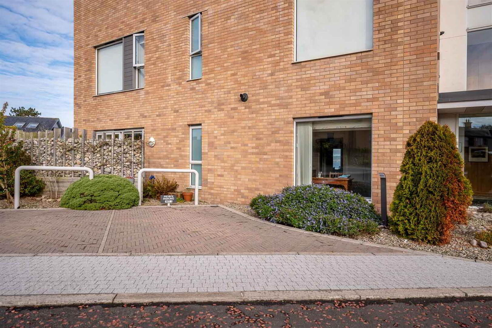 Apartment 1 Thalassa House 22 Downshire Lane 29 of 34
