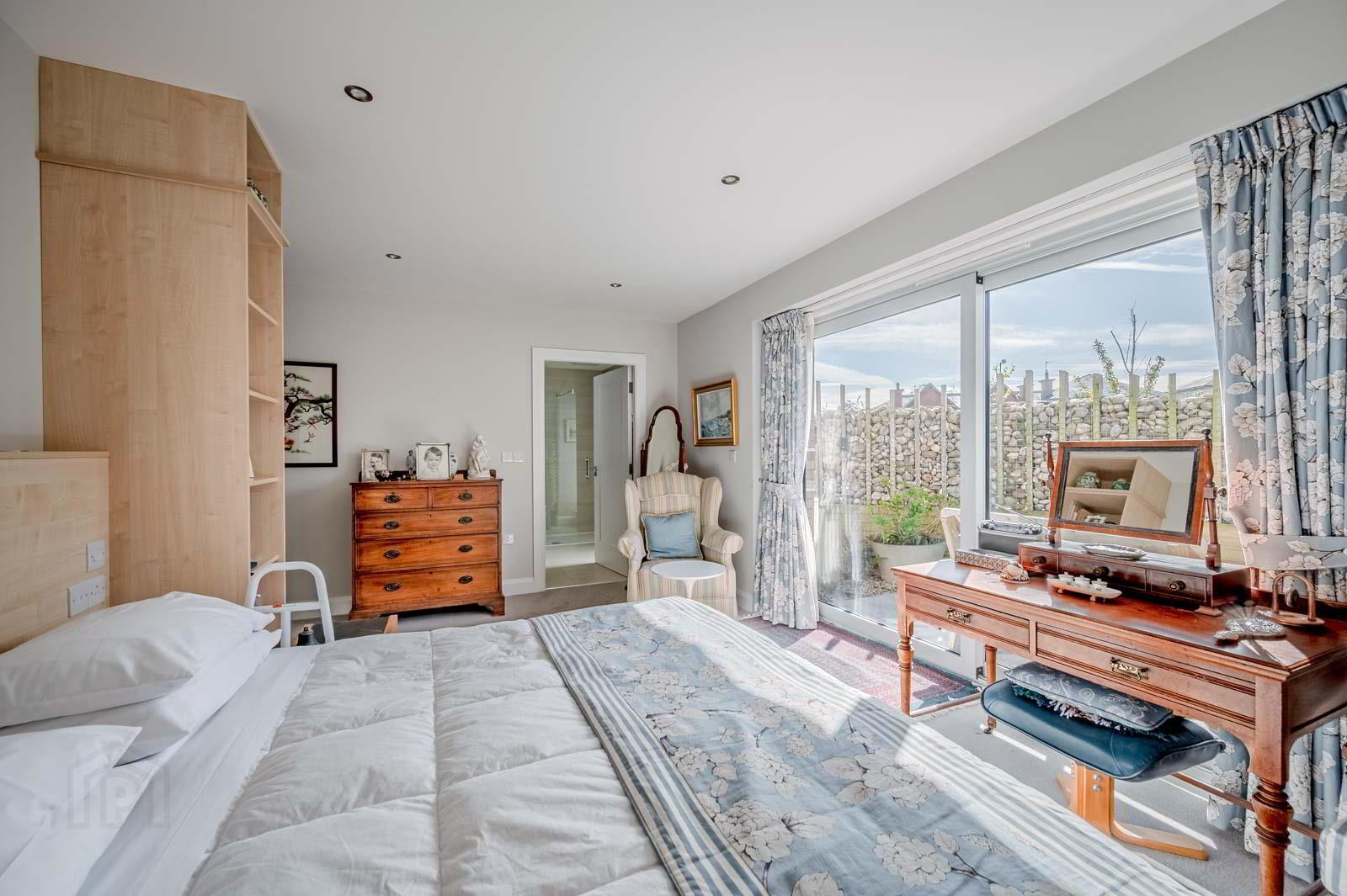1 Thalassa House, 22 Downshire Lane 21 of 38