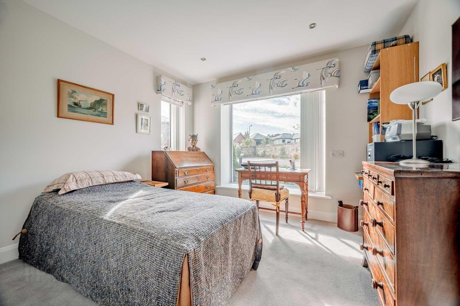 1 Thalassa House, 22 Downshire Lane 25 of 38