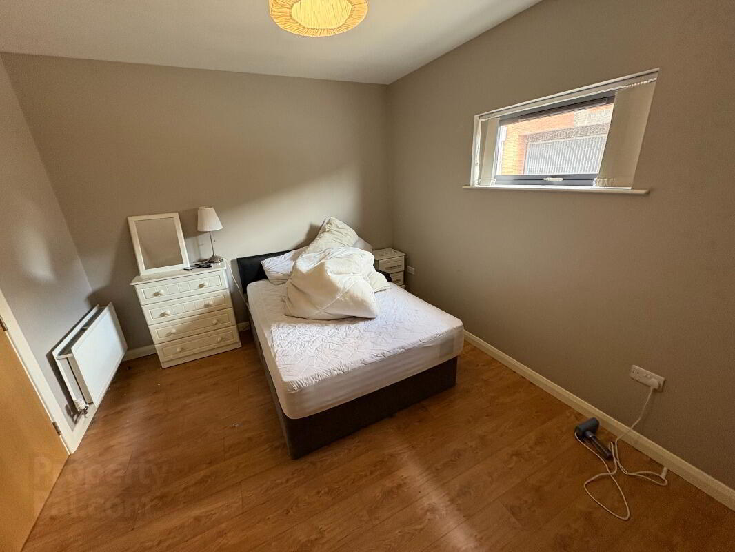 Apt 1 Ivy House, 1 Walnut Street 6 of 7