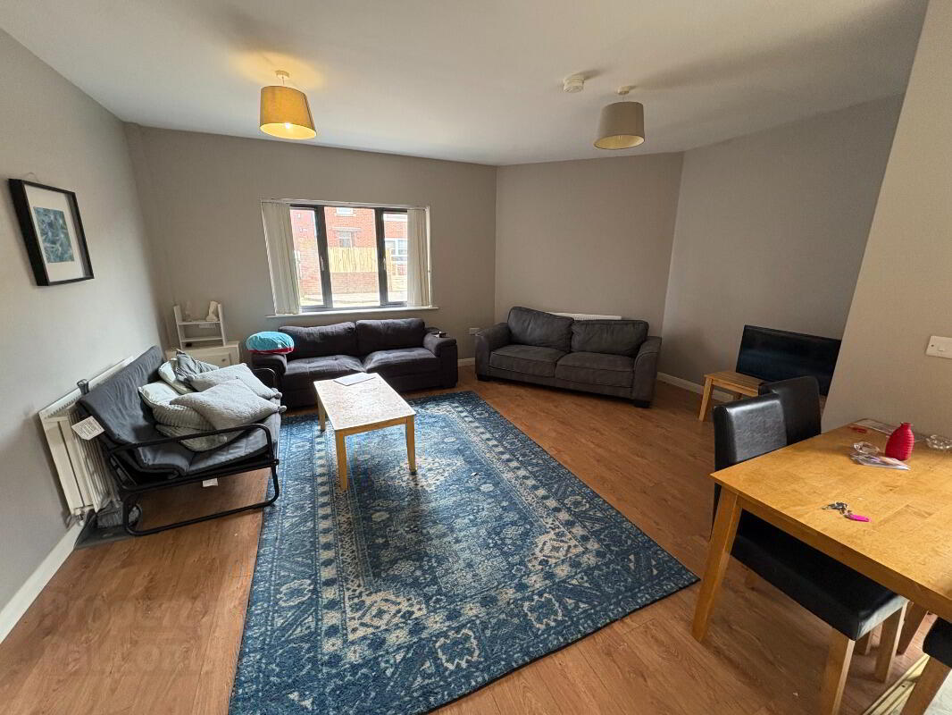 Apt 1 Ivy House, 1 Walnut Street 3 of 7