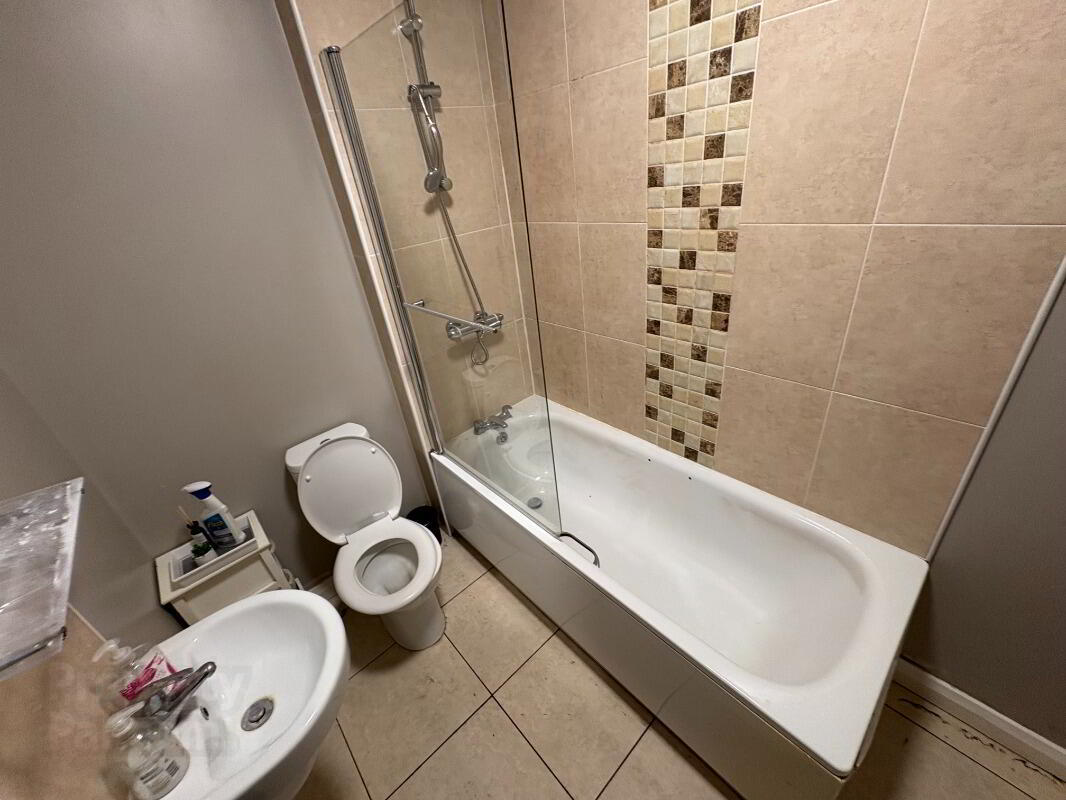 Apt 1 Ivy House, 1 Walnut Street 7 of 7