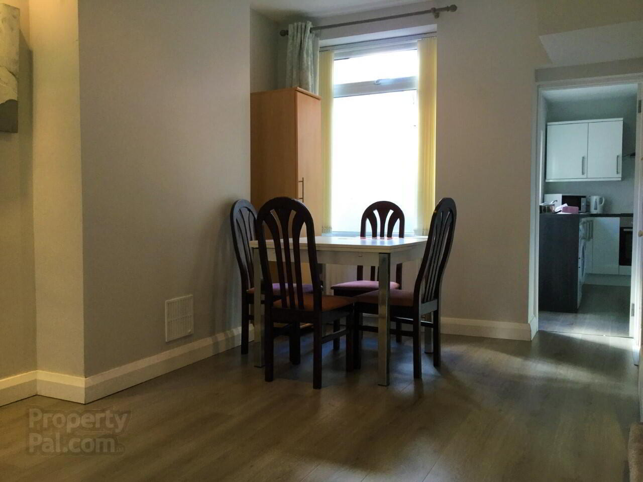 Room 2, 39 Donegal Avenue 5 of 6