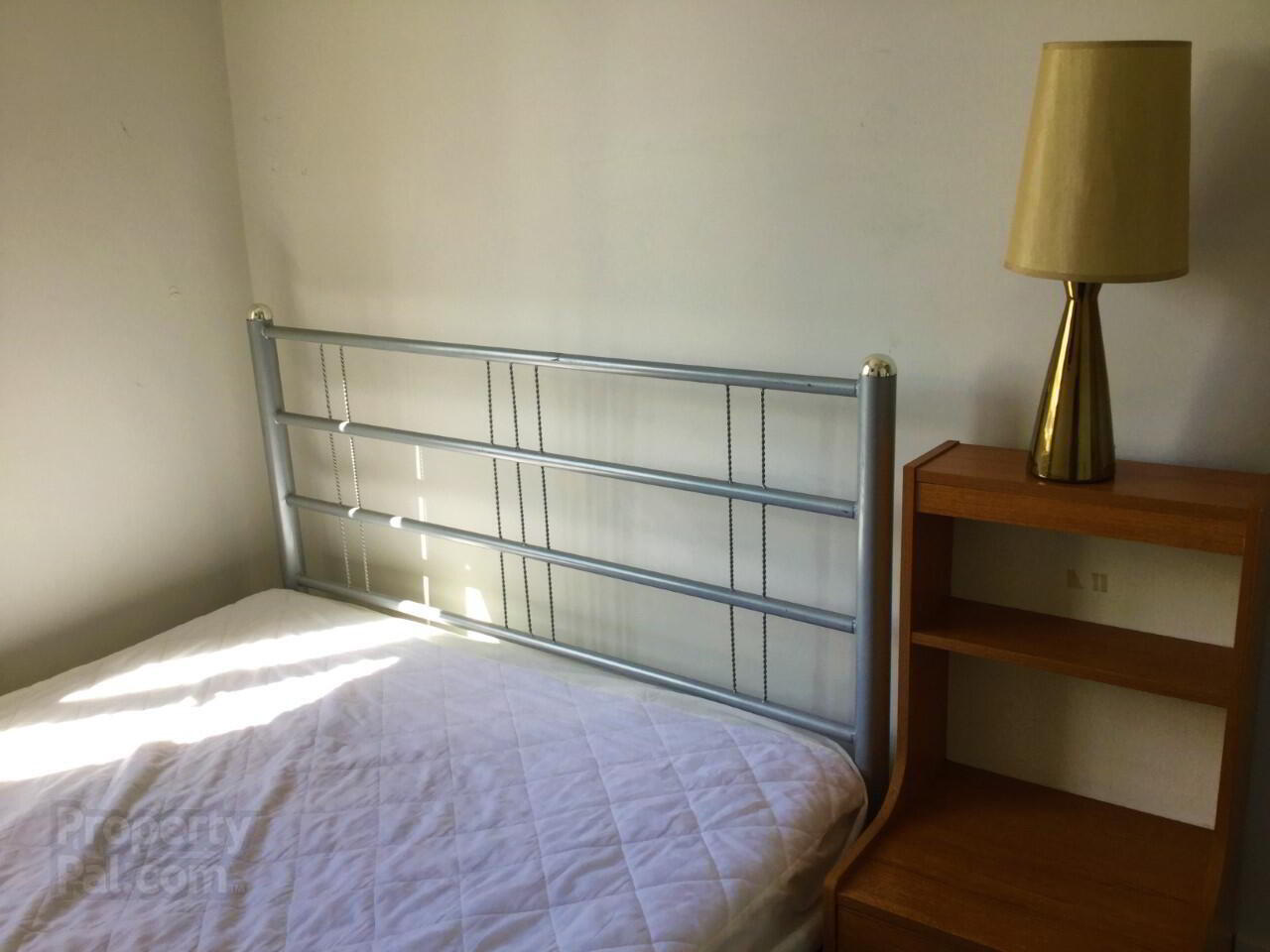 Room 2, 39 Donegal Avenue 1 of 6