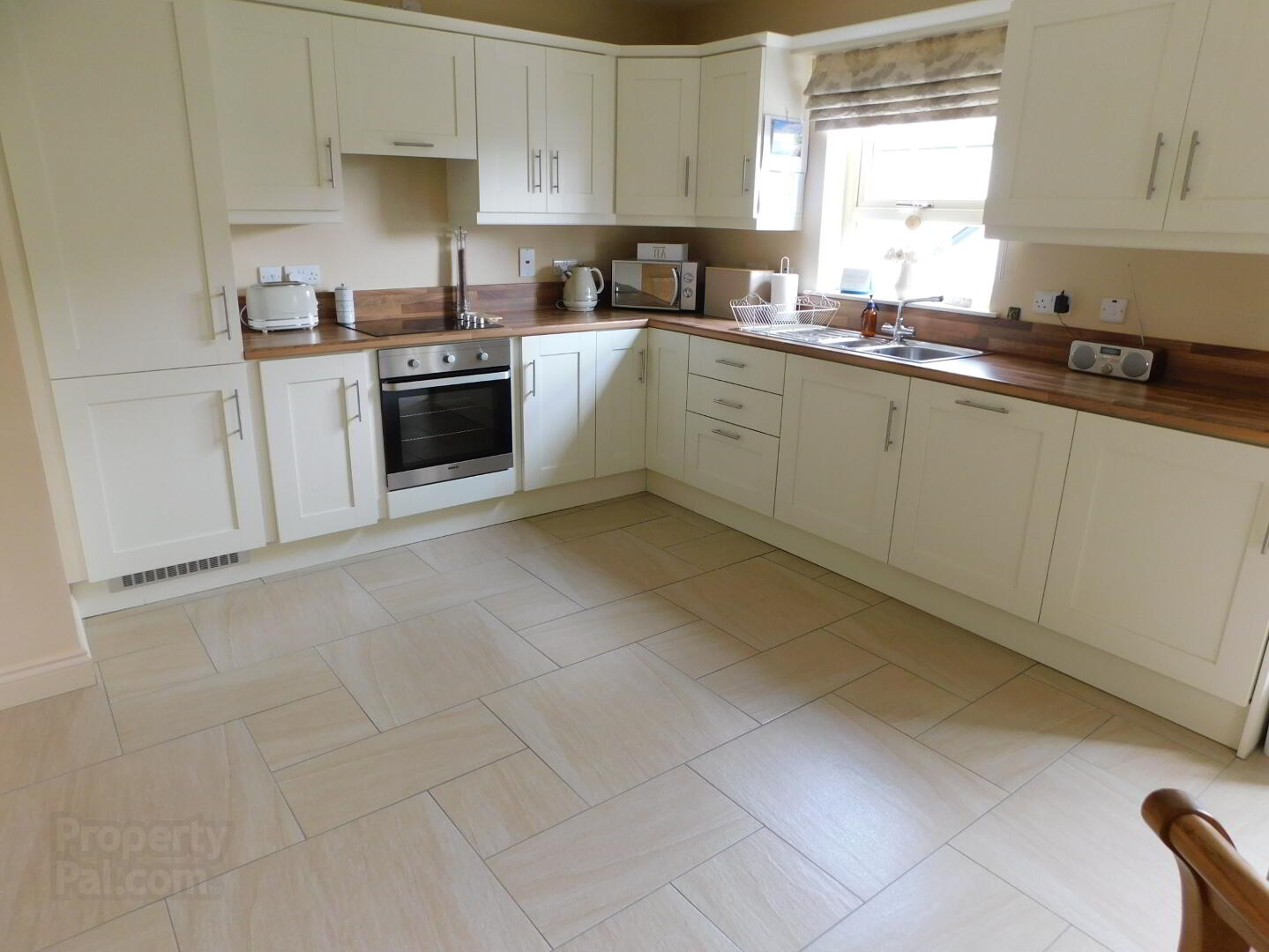 17 Carnalea Manor 4 of 12