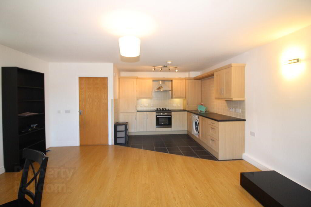 Apt 6, 699 Antrim Road 5 of 14