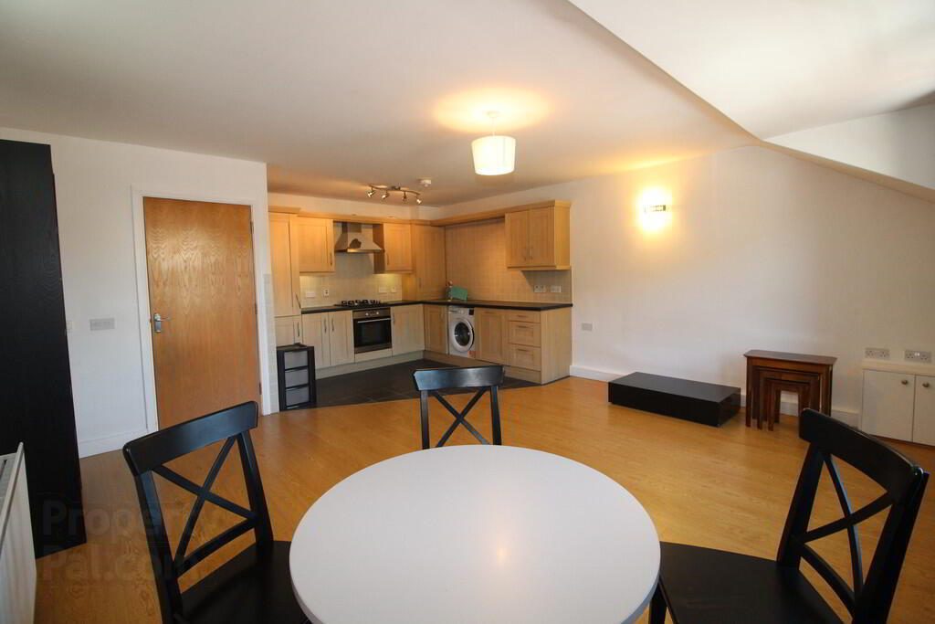 Apt 6, 699 Antrim Road 6 of 14