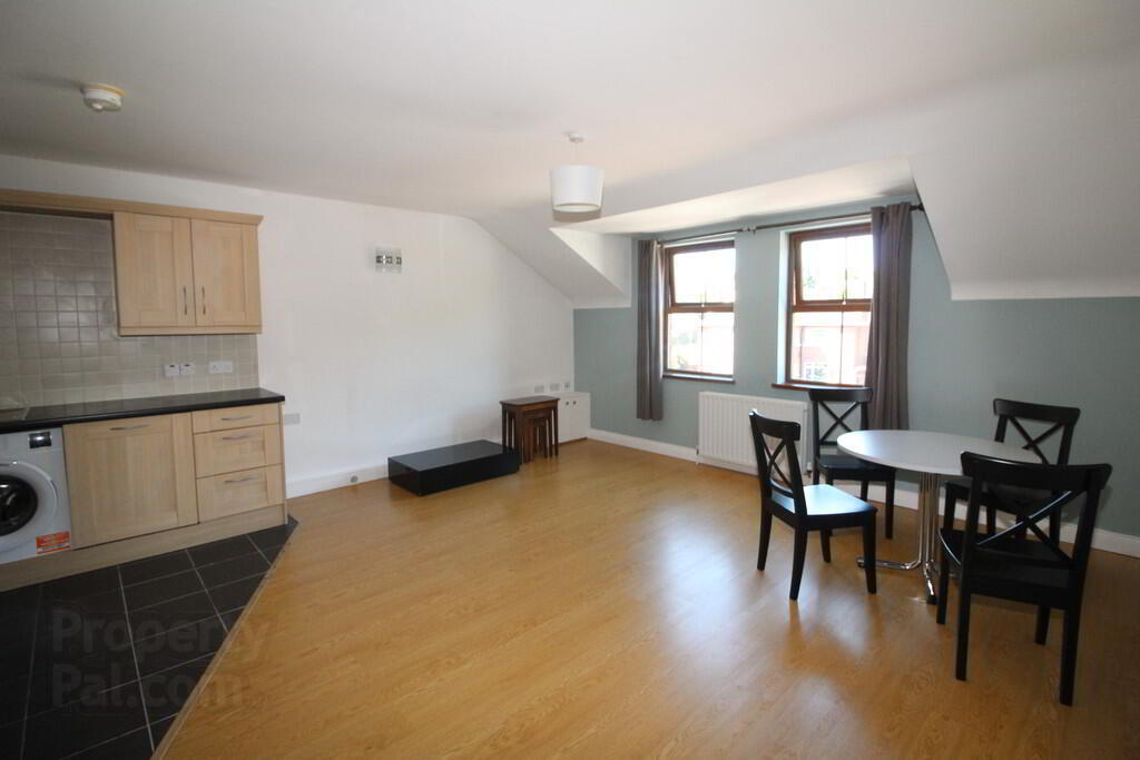 Apt 6, 699 Antrim Road 4 of 14