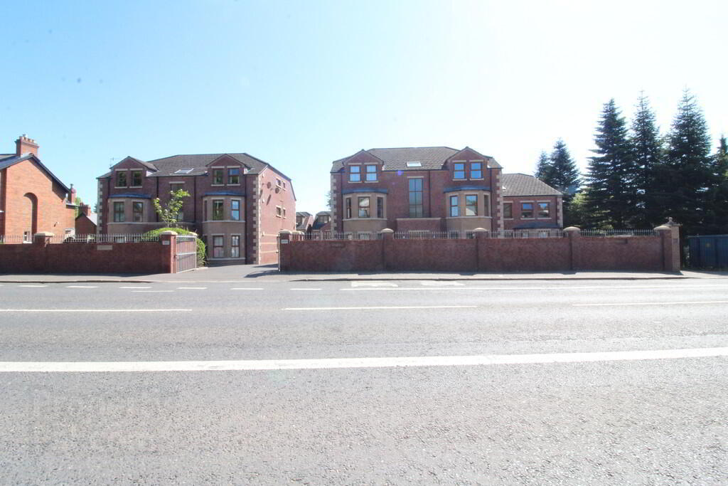 Apt 6, 699 Antrim Road 1 of 14