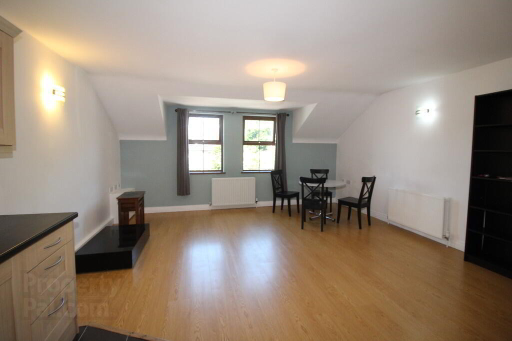 Apt 6, 699 Antrim Road 9 of 14