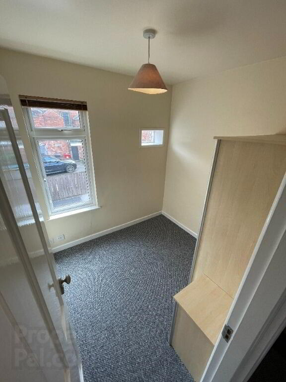 18 Hugh Street 5 of 8
