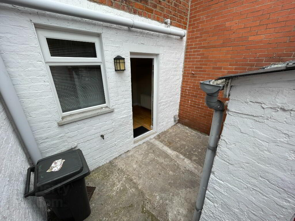 18 Hugh Street 7 of 8