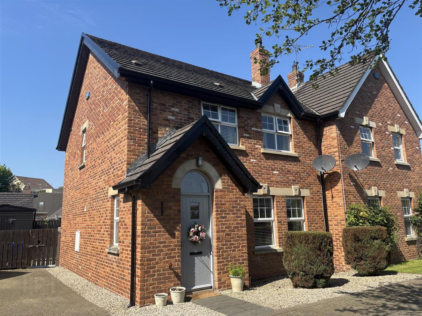 4 Riverside Cottages 1 of 9
