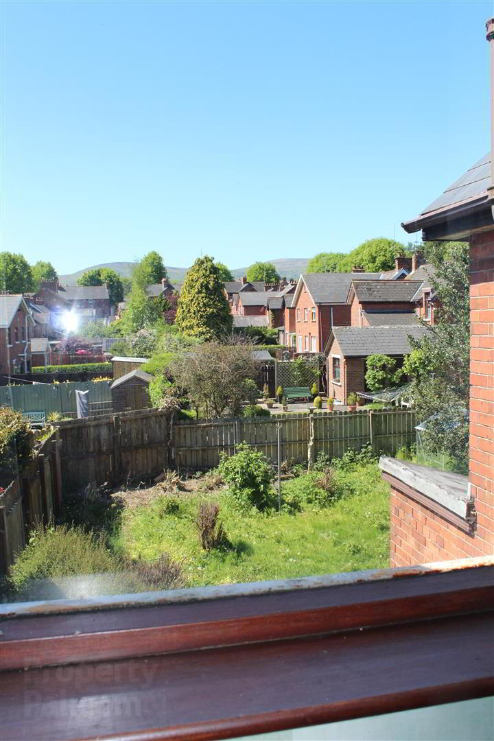 48 Knutsford Drive 33 of 42