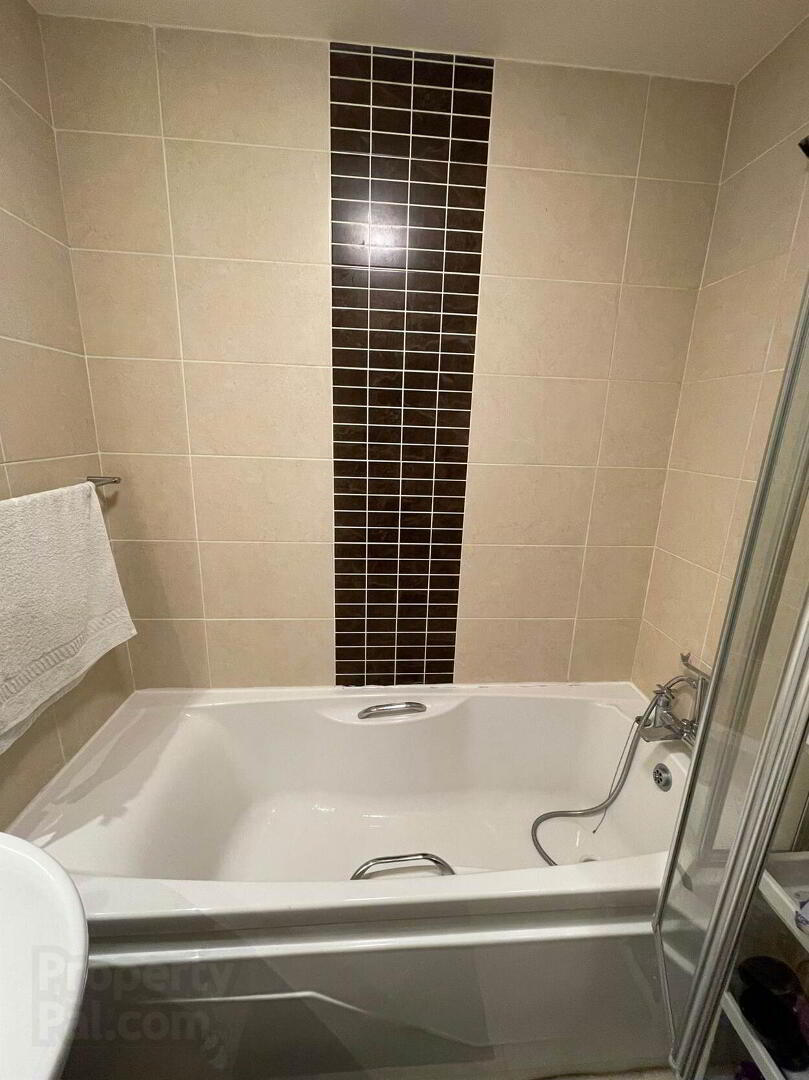 Apt 122 Victoria Place, 20 Wellwood Street 10 of 13