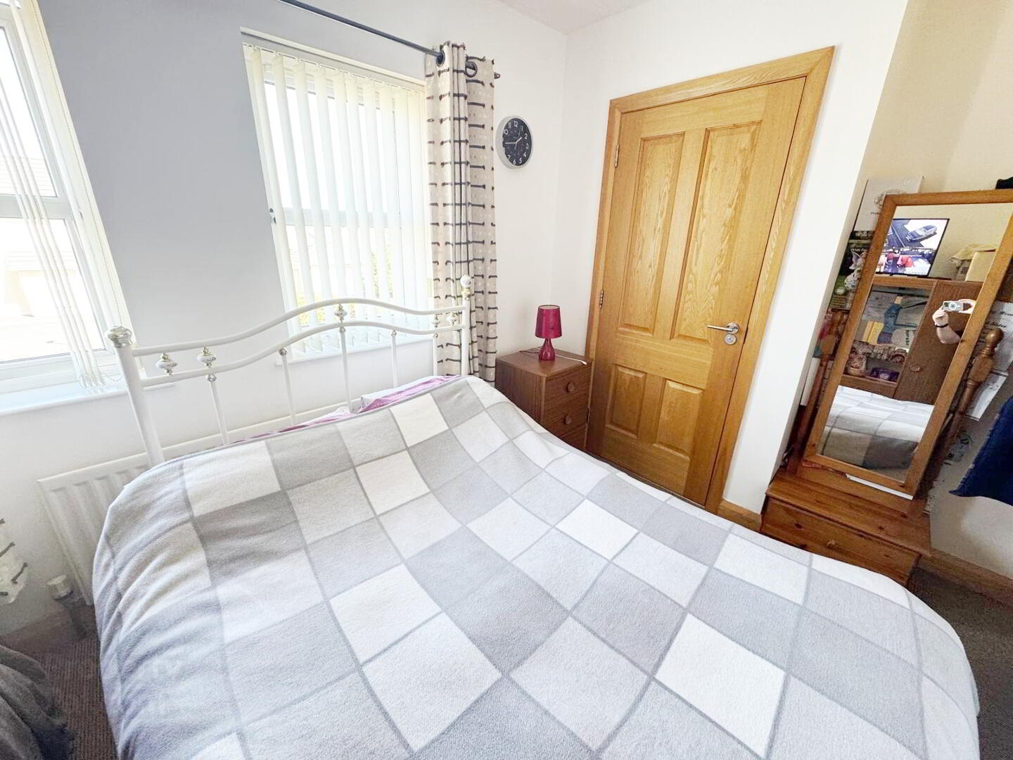 17 Castle Walk Mews 12 of 19
