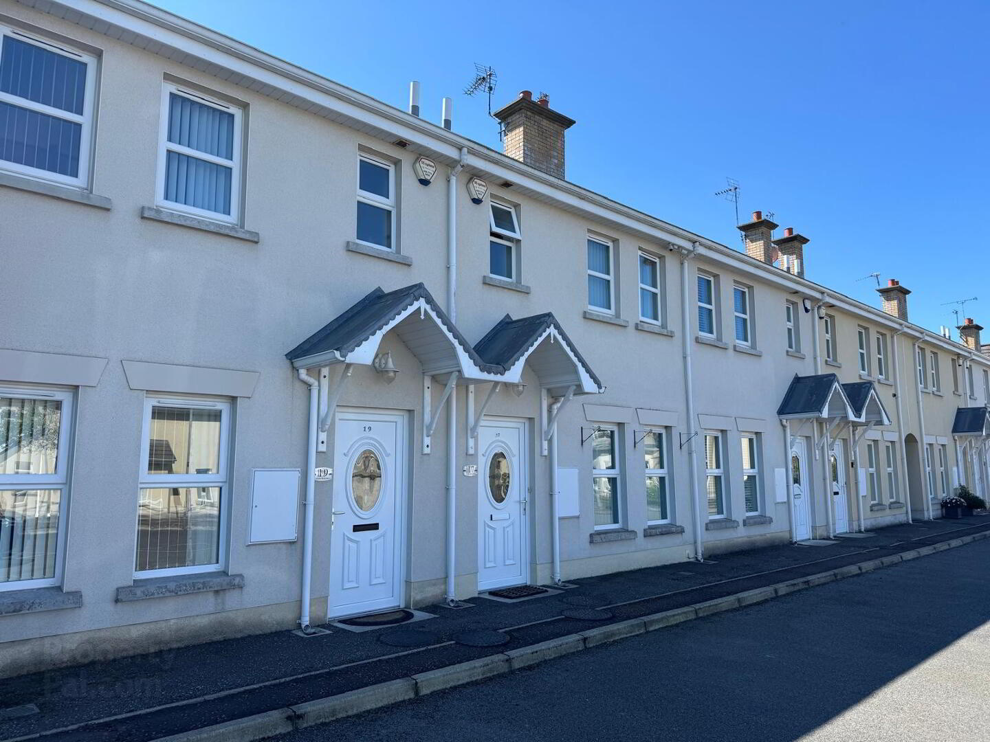 17 Castle Walk Mews 1 of 19