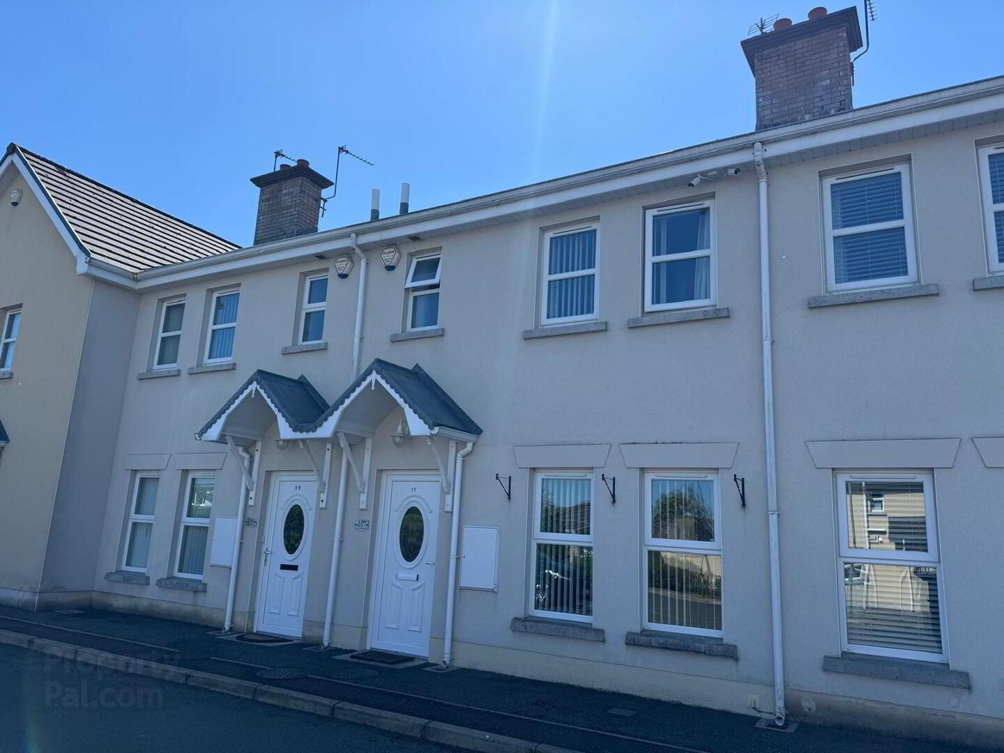 17 Castle Walk Mews 4 of 19