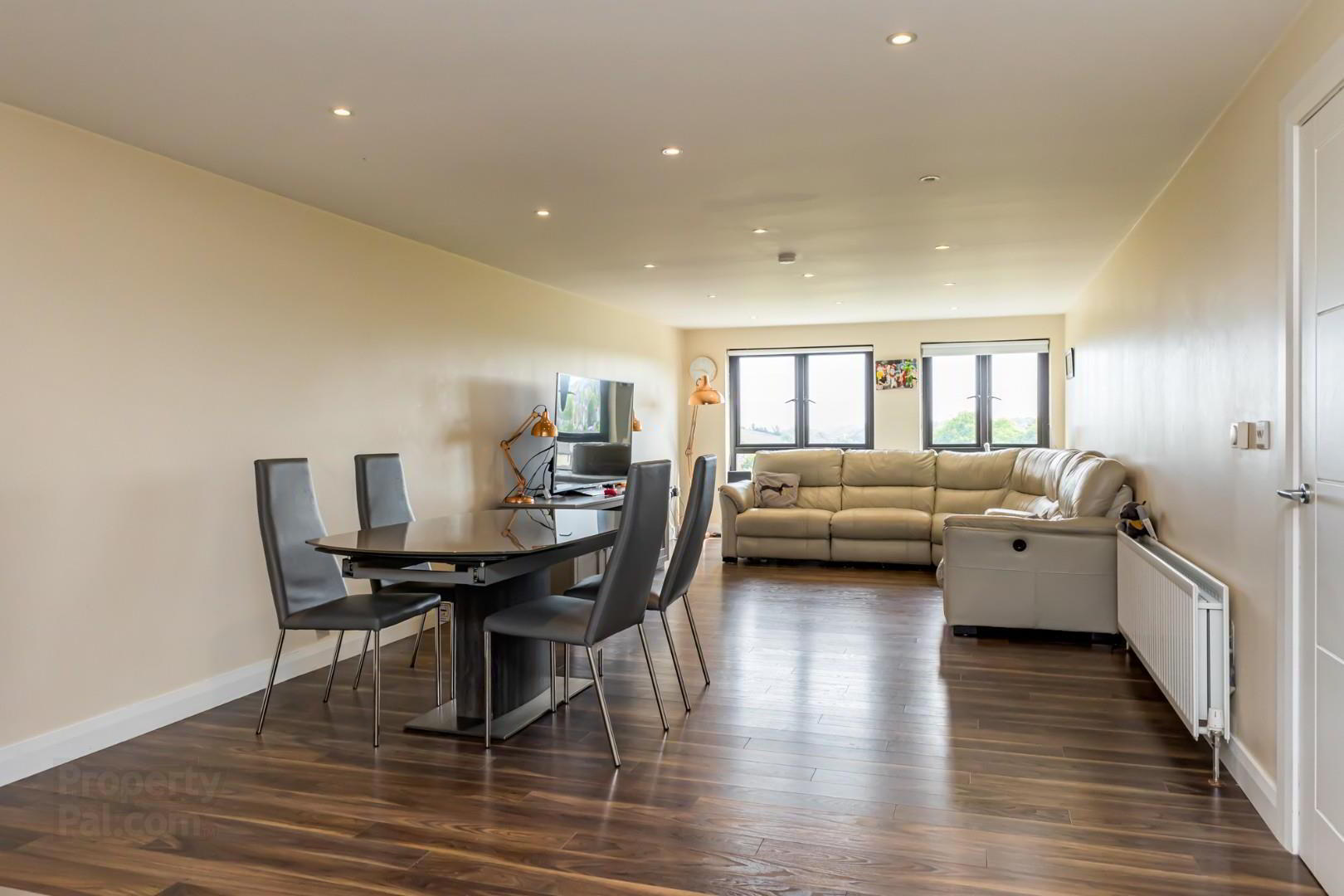 Apt 5, 3 Ambleside 6 of 26