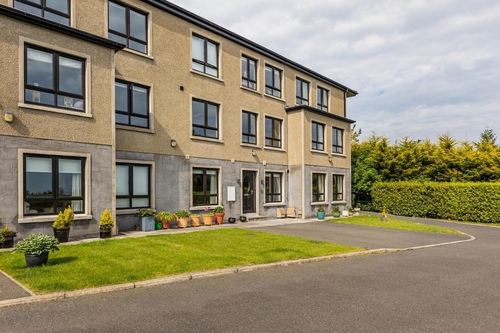Apt 5, 3 Ambleside 1 of 26