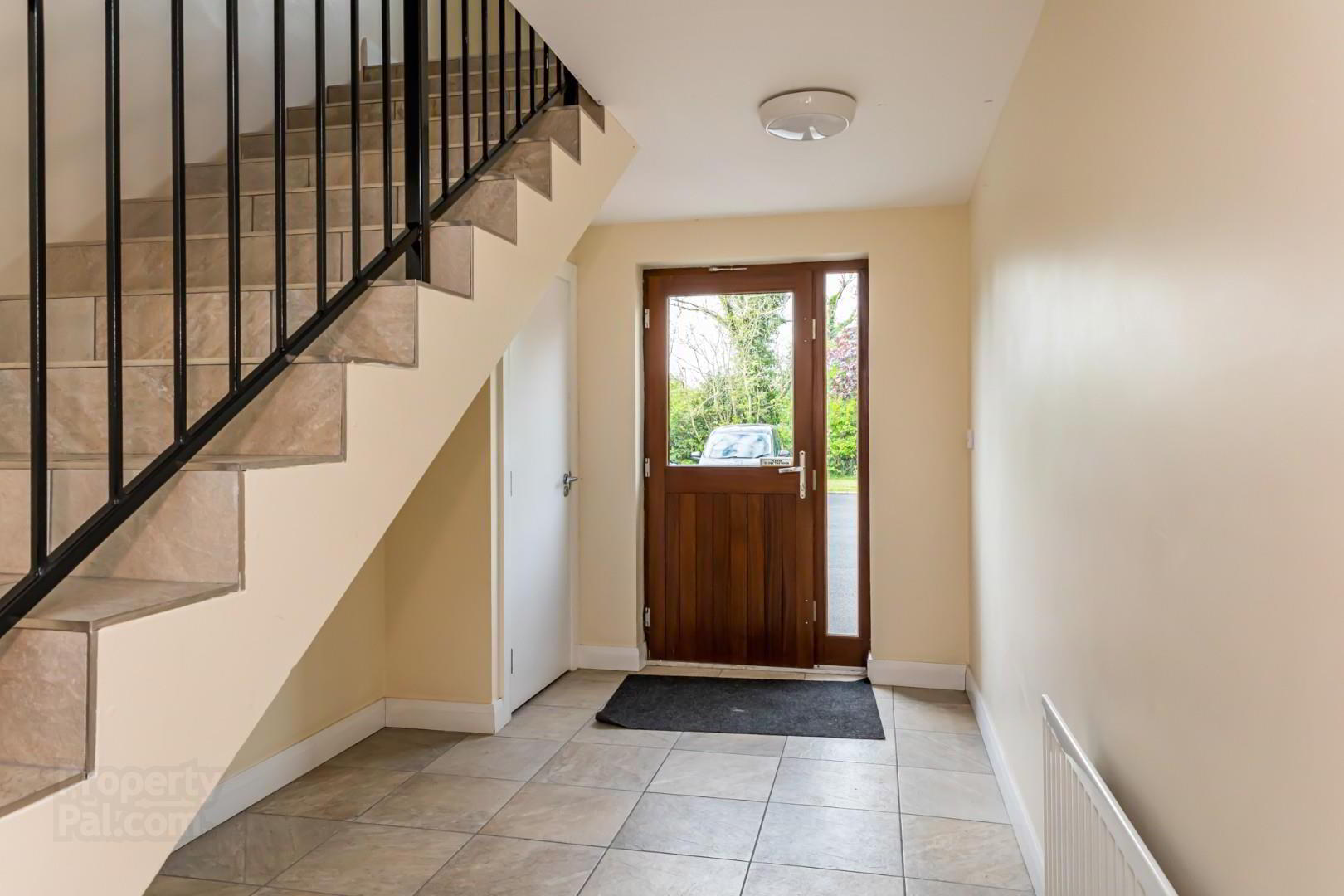 Apt 5, 3 Ambleside 3 of 26