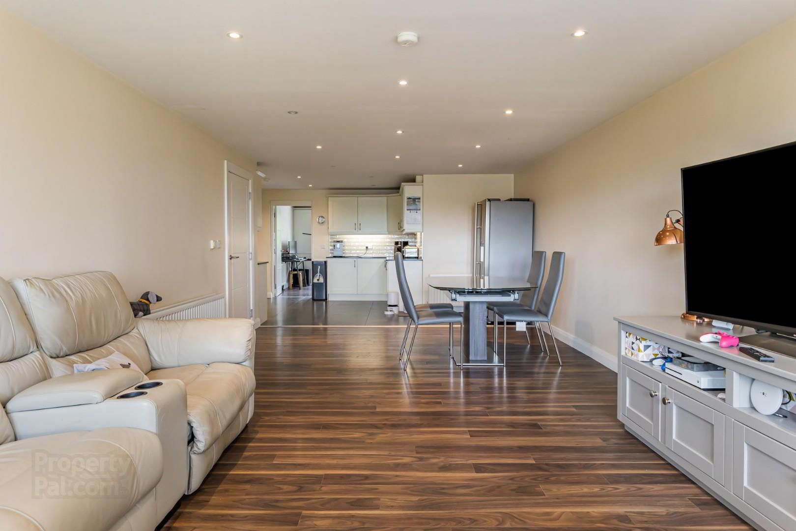 Apt 5, 3 Ambleside 8 of 26