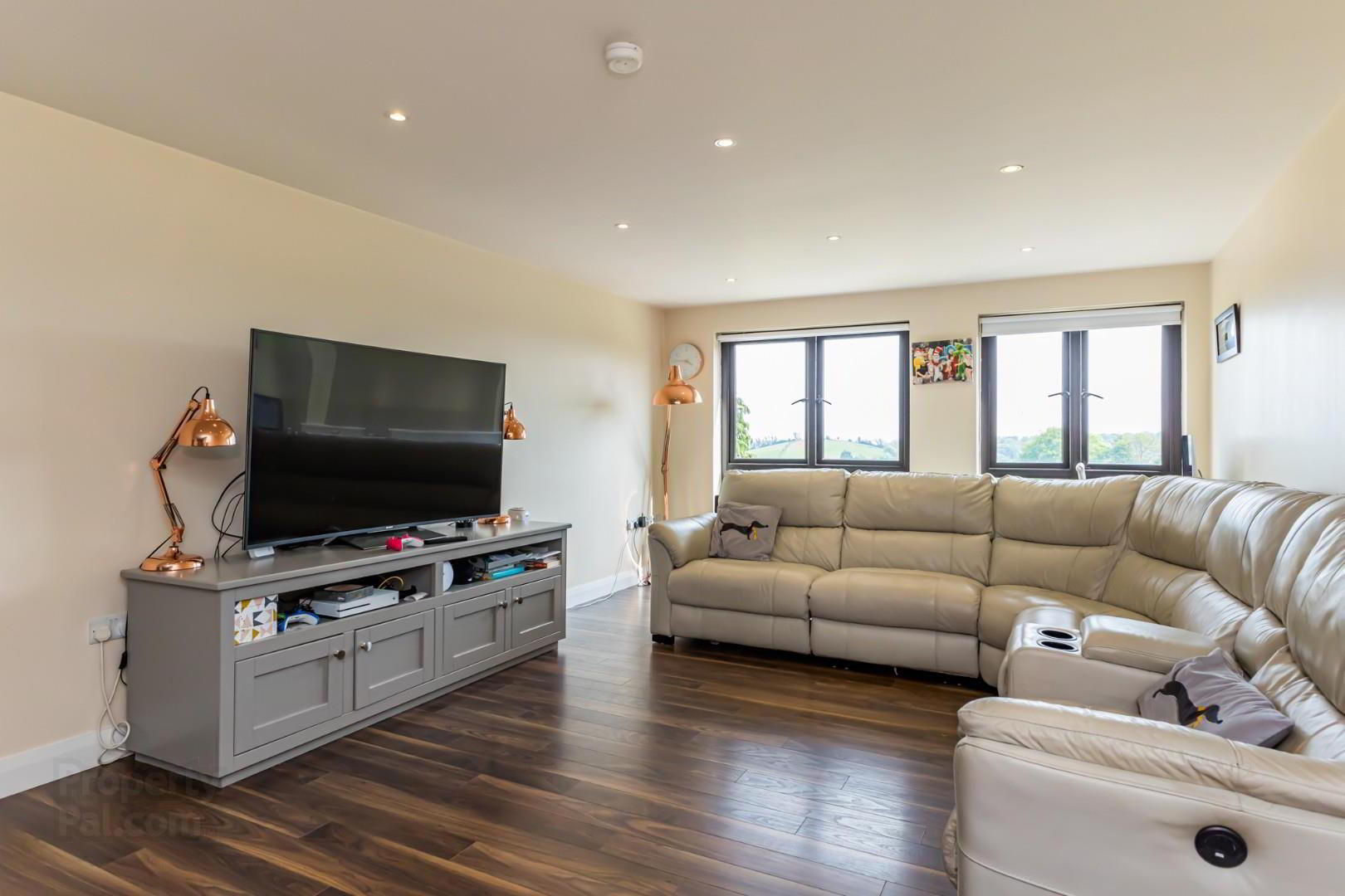 Apt 5, 3 Ambleside 7 of 26
