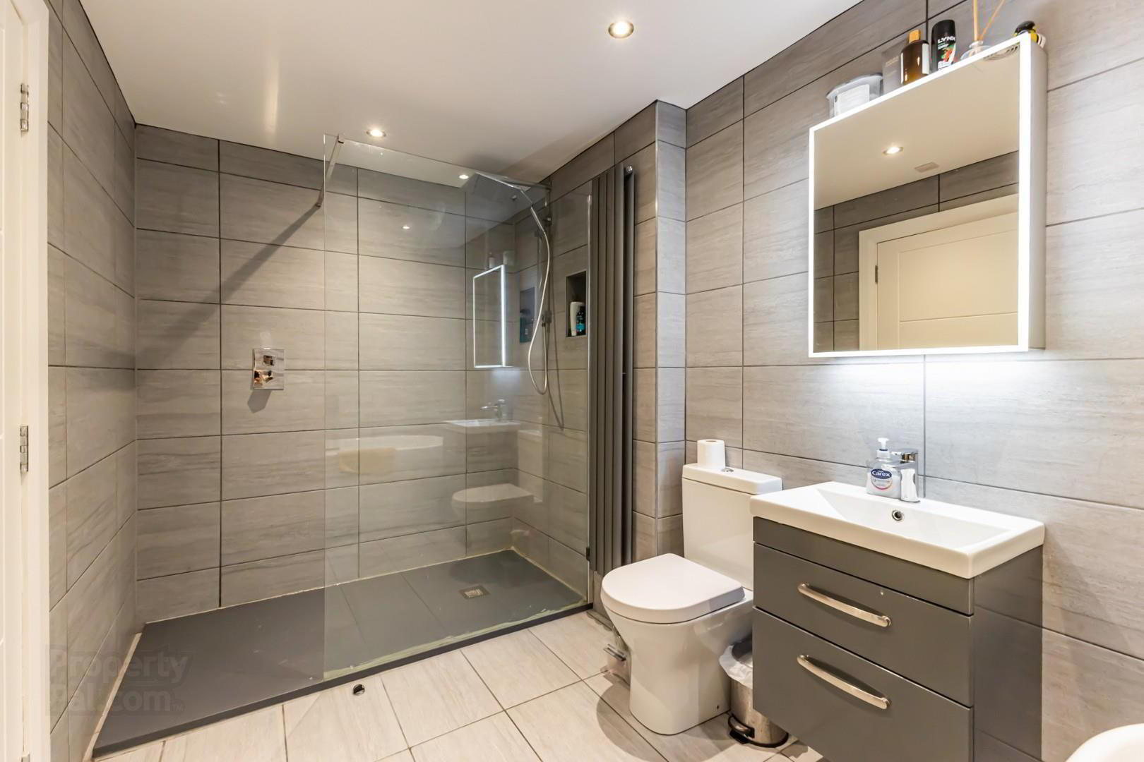 Apt 5, 3 Ambleside 17 of 26