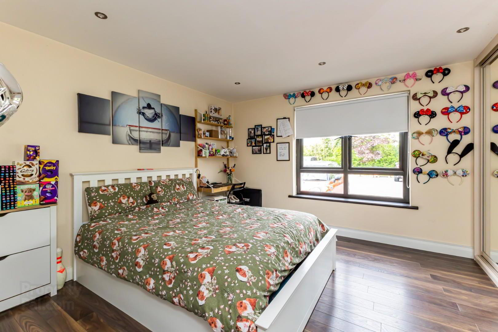 Apt 5, 3 Ambleside 18 of 26