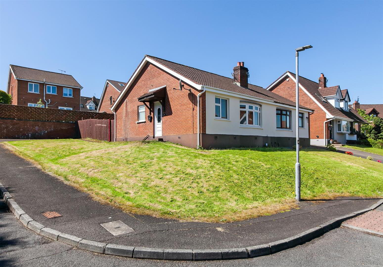 25 Hollybrook Grove 1 of 14
