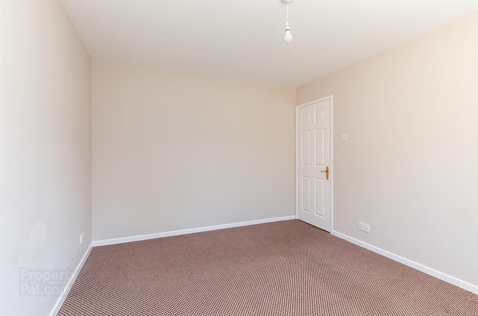 25 Hollybrook Grove 10 of 14
