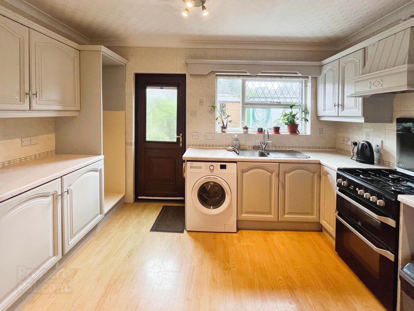 86 Moss Road 6 of 17