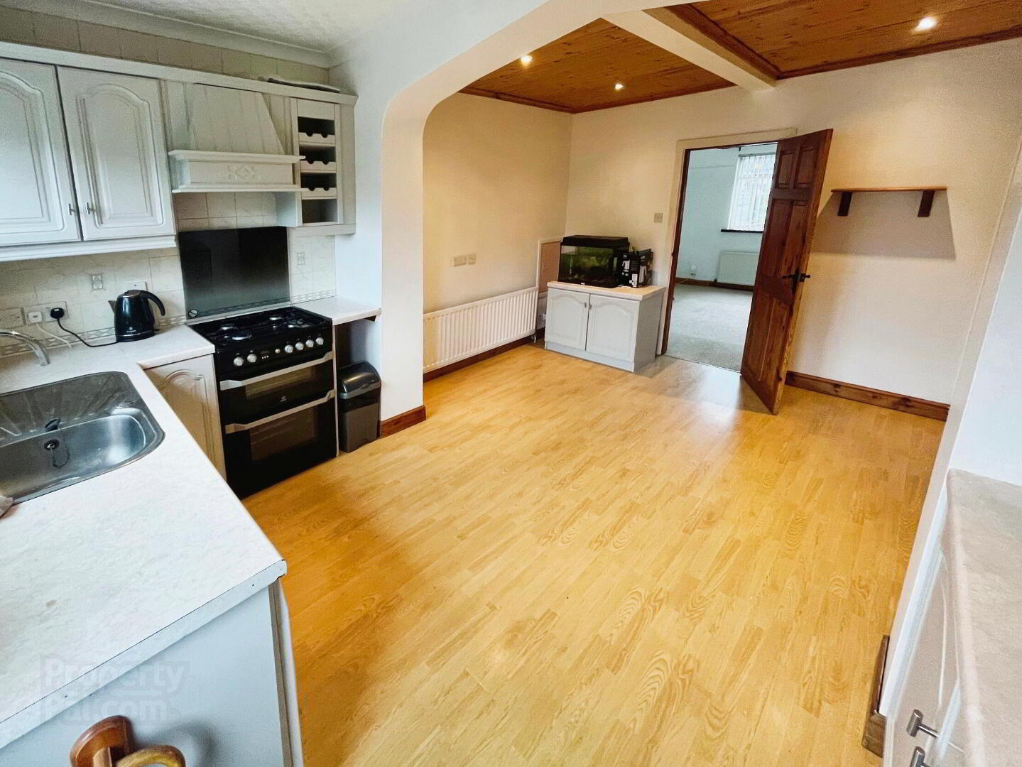 86 Moss Road 7 of 17