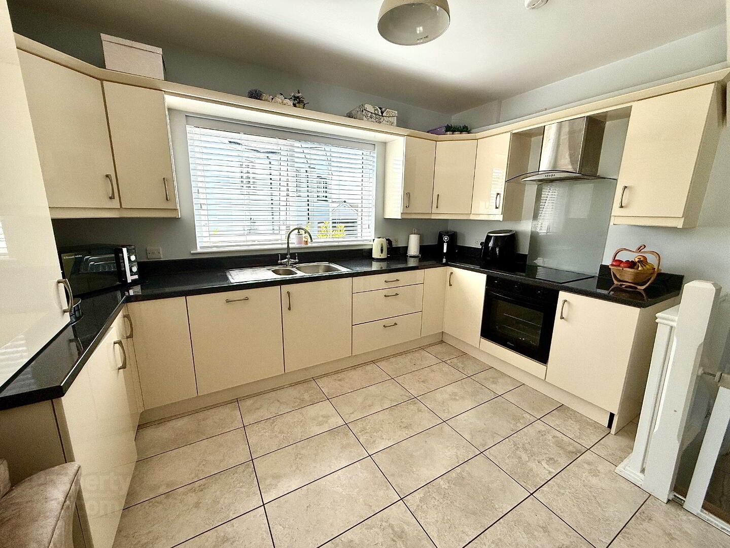 26 Manor Hill 15 of 46