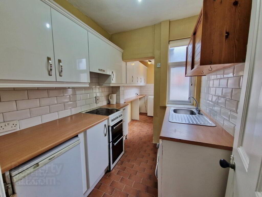 36 Strandview Street 3 of 7