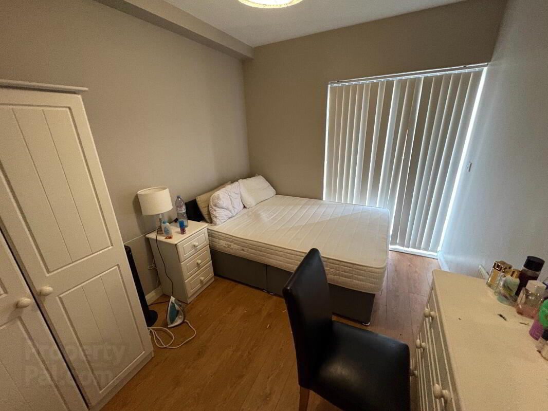 Apt 4 Ivy House, 1 Walnut Street 3 of 7