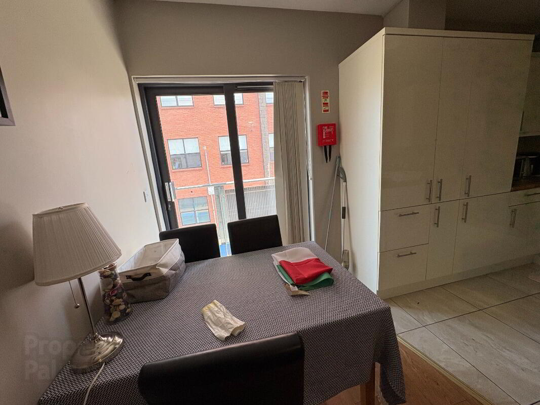 Apt 4 Ivy House, 1 Walnut Street 7 of 7