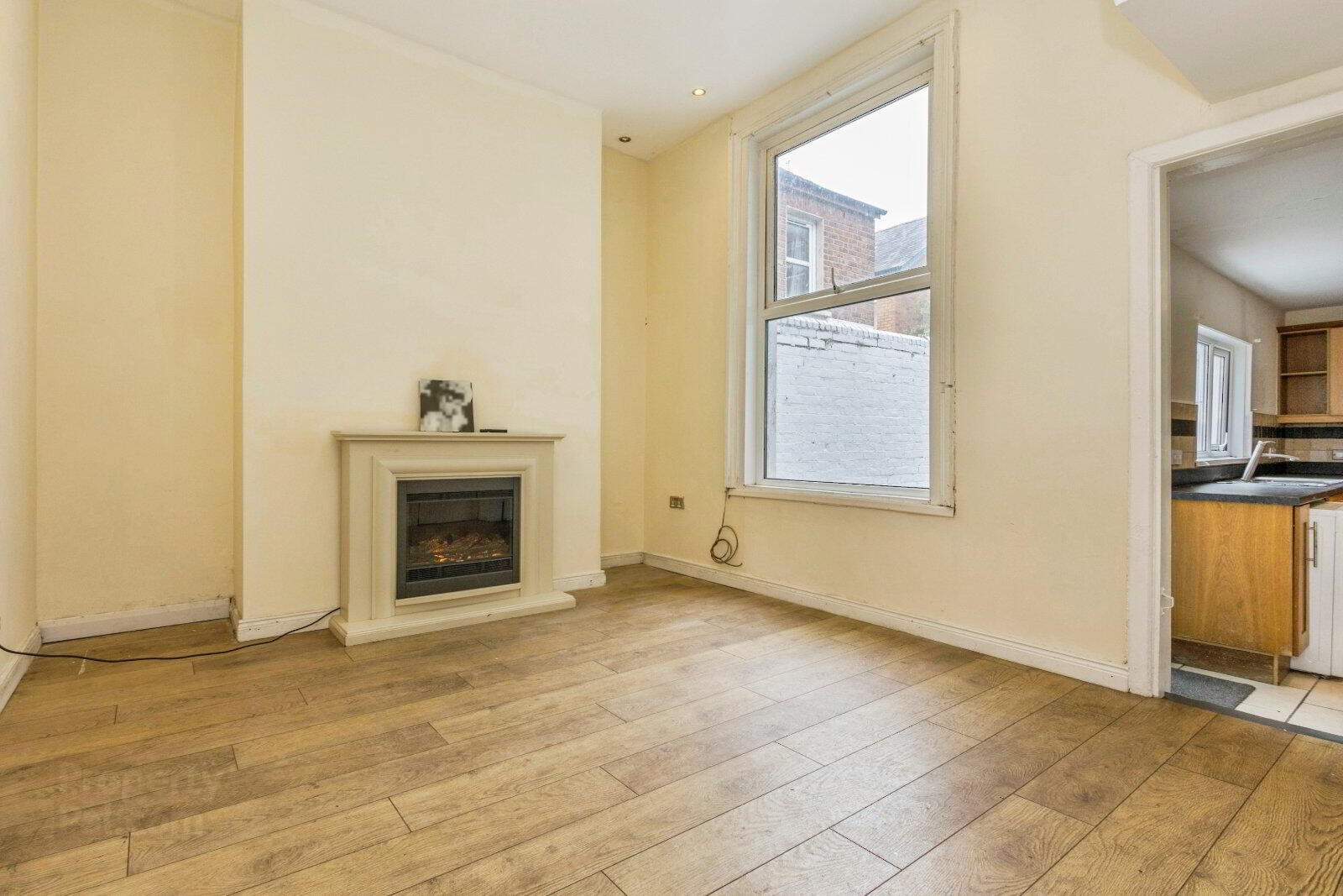 35 Haypark Avenue 8 of 21