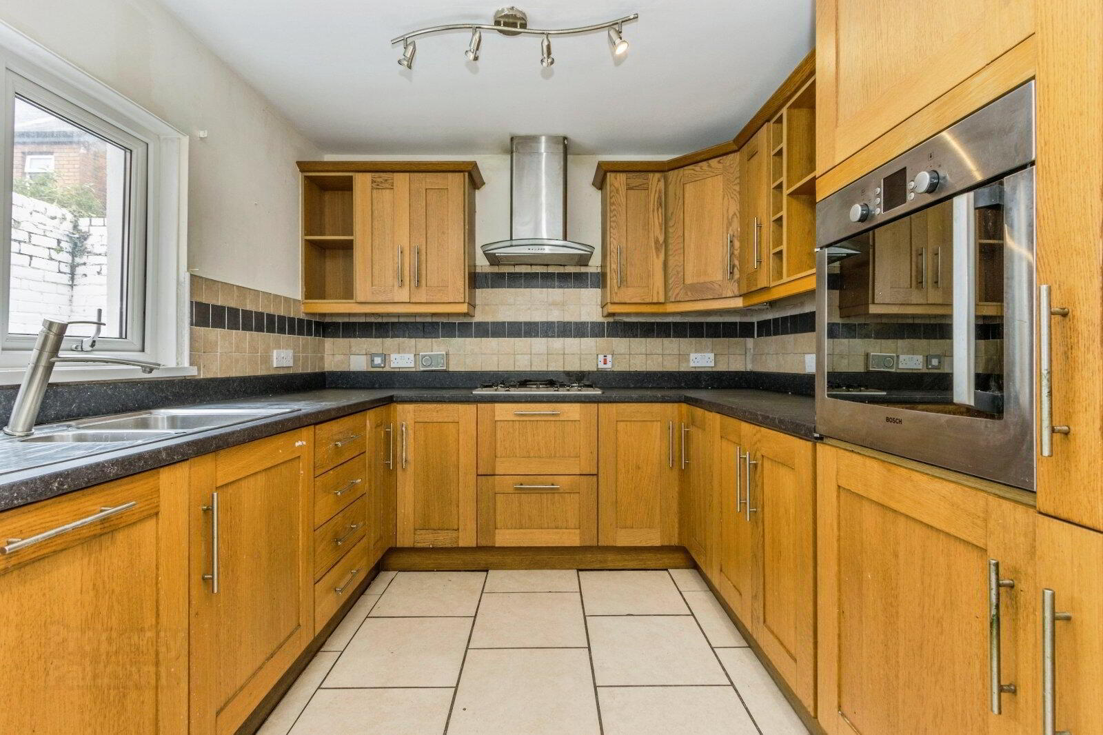 35 Haypark Avenue 3 of 21
