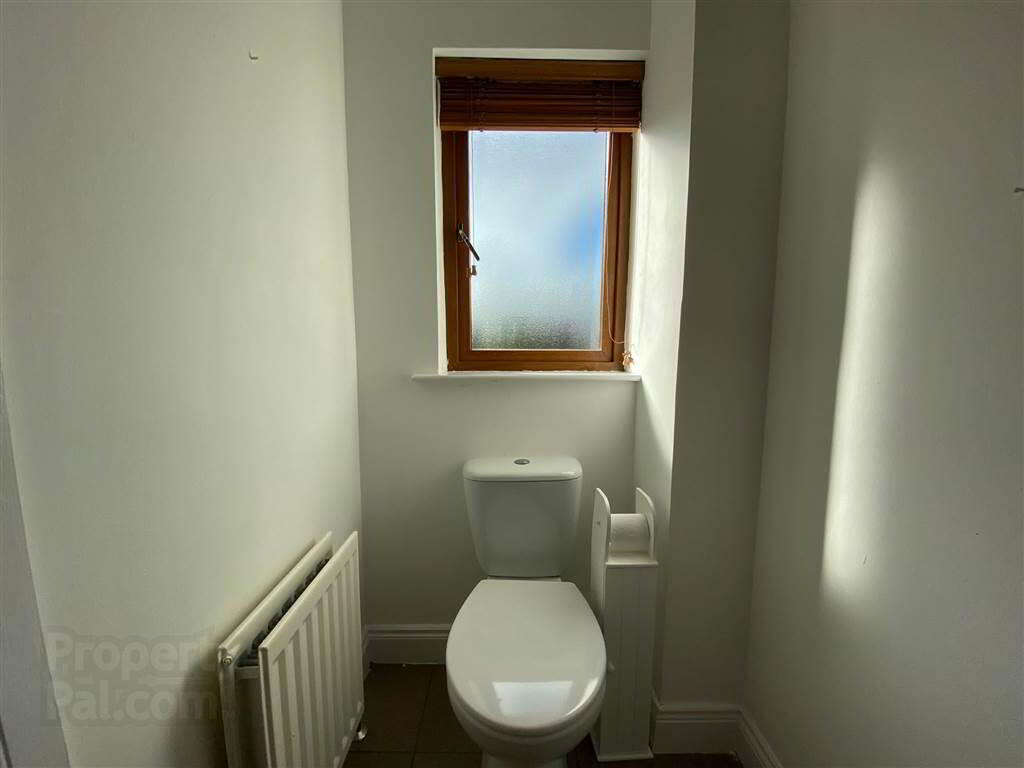 Apt 30, 4 Annadale Square 9 of 9