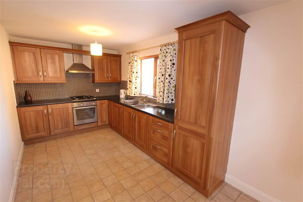 Apt 30, 4 Annadale Square 4 of 9